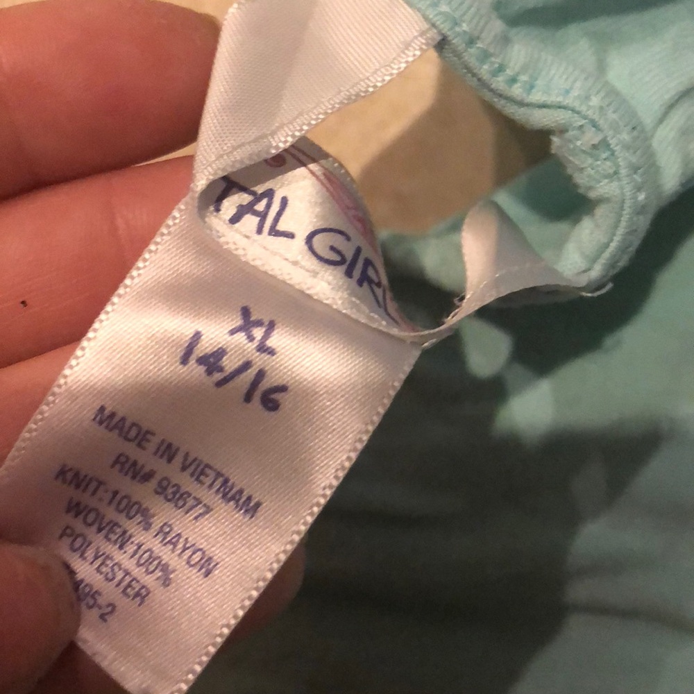 cute basic tee - Picture 3 of 3